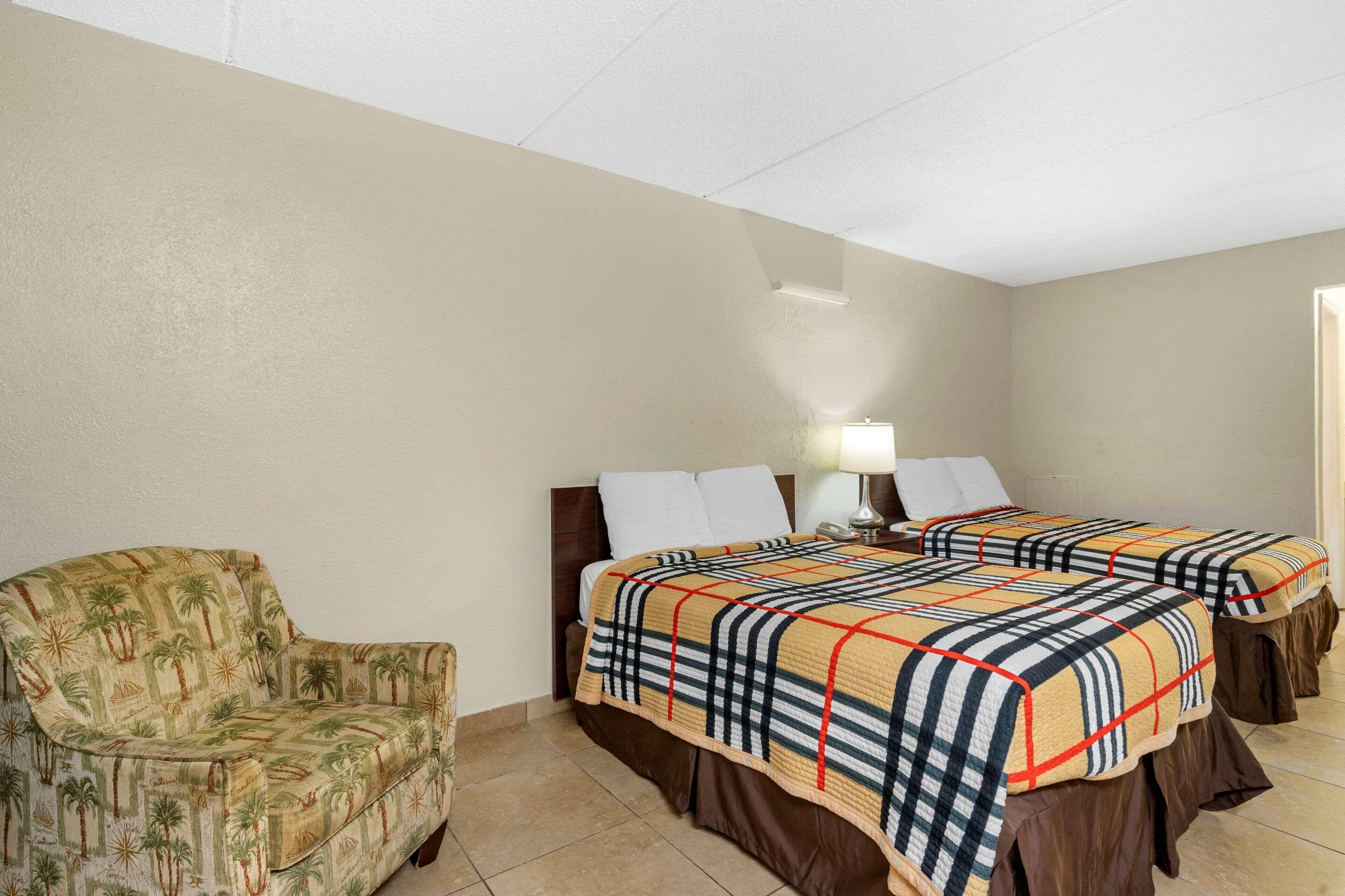 Rodeway Inn Clearwater-Dunedin Exterior photo