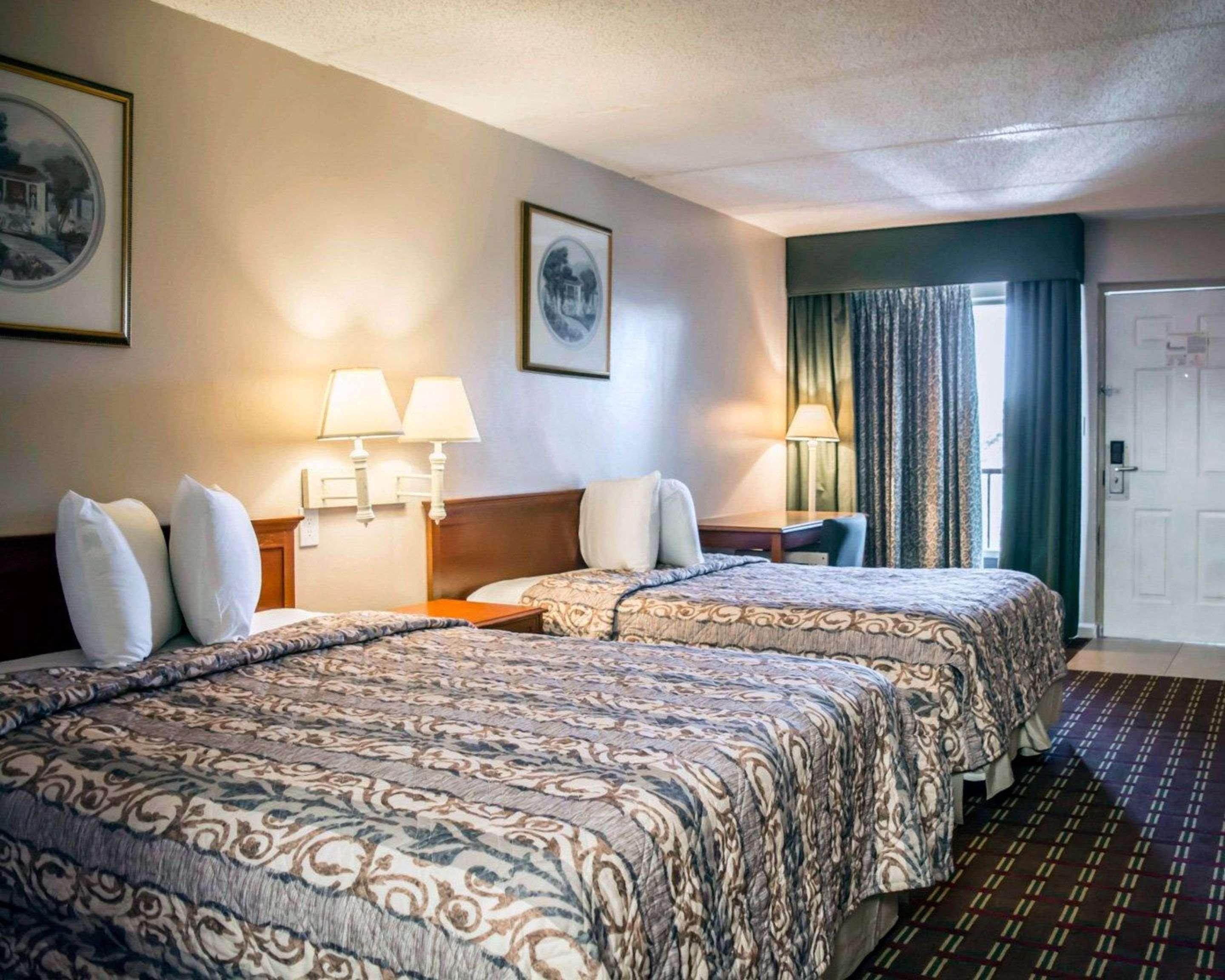 Rodeway Inn Clearwater-Dunedin Exterior photo